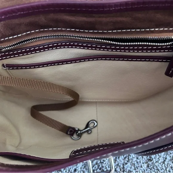 Donney & BOURKE Leather Crossbody Bag in Burgundy - Picture 5 of 7
